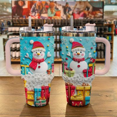 frosty-snowman-friend-christmas-custom-stanley-quencher-40oz-stainless-steel-tumbler-with-handle-zejcg.jpg