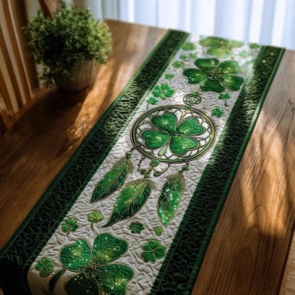 Clover Dreamweave Quilted Table Runner